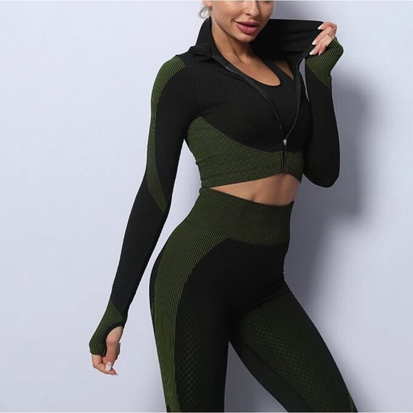 BRAND NEW IN PACKAGE Yoga/Fitness 3- Piece Set.      * NEVER WORN - Picture 3 of 6